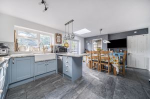 Kitchen diner angle 2- click for photo gallery